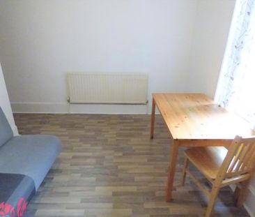 Studio to rent - Photo 6