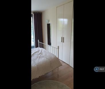 1 bedroom in a flat share to rent - Photo 3