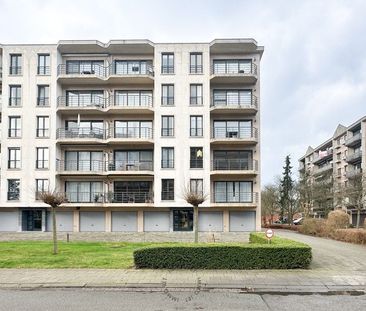 Centraal gelegen appartement met drie slaapkamers en garage - Foto 3