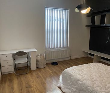 2 Bed Terraced House, Hovis Street, M11 - Photo 4