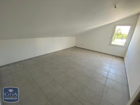 Location Appartement 4 pièces 110m² STE CLOTILDE 97490 - Photo 4