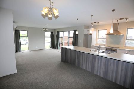 WIGRAM – 3 BEDROOM, 1 BATHROOM, DOUBLE GARAGE - Photo 4