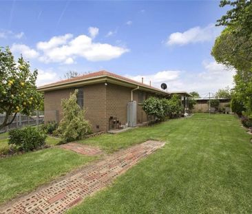 8 Curtayne Court, Noble Park North - Photo 4