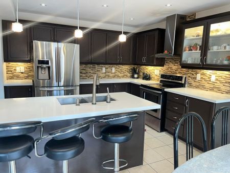 For Lease - 30 Armstrong Crescent, Bradford West Gwillimbury, Ontario - Photo 3