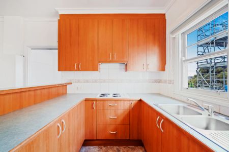 2 Bed, 1 Bath - Photo 5