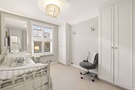 NO SHARERS. A beautifully presented three bedroom home on a desirable residential road in the Nightingale Triangle. - Photo 5