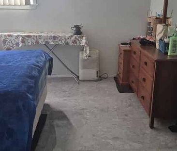 Chic 1BR Flat in New Windsor! - Photo 2