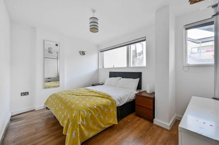 3 bedroom flat to rent - Photo 4