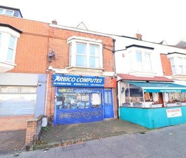 1 bedroom in a flat share to rent - Photo 2