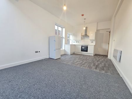 1 bedroom flat Town Centre - Photo 3