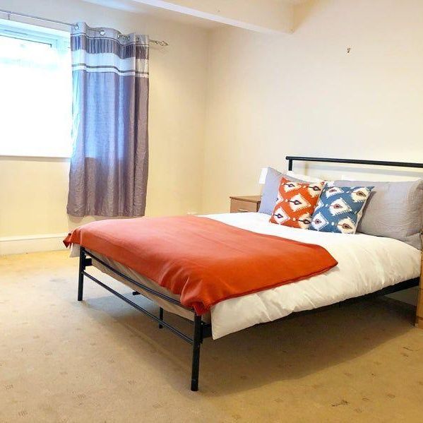 1 bedroom in a house share to rent - Photo 1