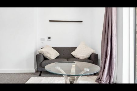 2 Bed Flat, Catford Green, SE6 - Photo 3