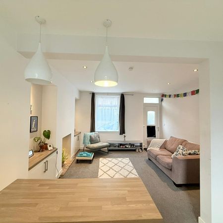 2 bedroom terraced house to rent - Photo 4