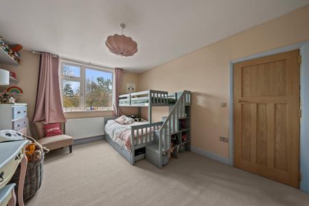 4 bedroom semi-detached house to rent - Photo 5