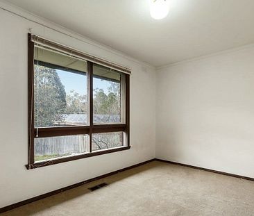 10 Highland Boulevard, Ringwood - Photo 2