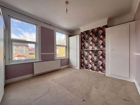 Beverley Road, London, E6 - Photo 4