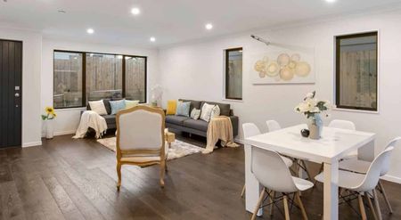 Quality 3 Bedrooms & 2.5 Bathrooms Home - Photo 4
