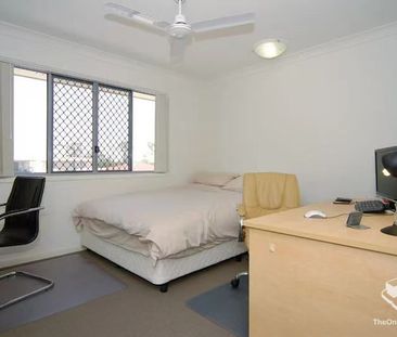 Double garaged 3 bedroom townhouse in Central Calamvale area - Photo 6