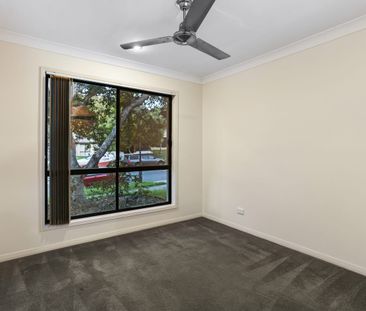 4 BEDROOM HOUSE WITH A POOL! - Photo 6