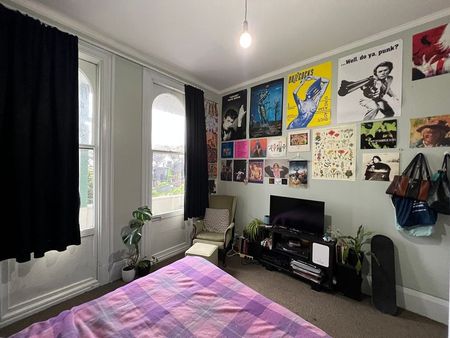 Te Aro, 3 bedrooms + study - Photo 4