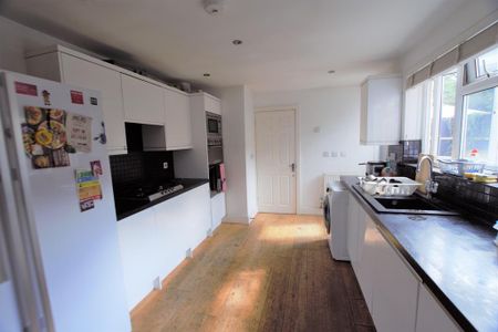 1 bedroom in a house share to rent - Photo 4