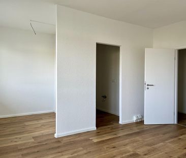 Modern, hell und bereit für Sie! Sanierte 1-Raum Wohnung - barriere... - Photo 4