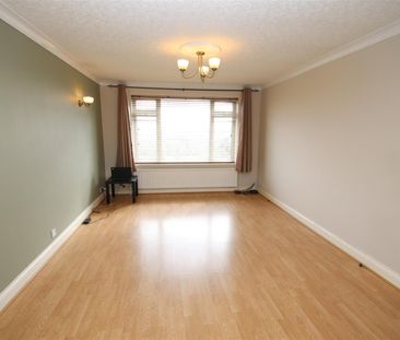 2 bedroom Flat to let - Photo 5