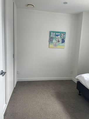 Modern 2BR Apt with Balcony & AC - Photo 1