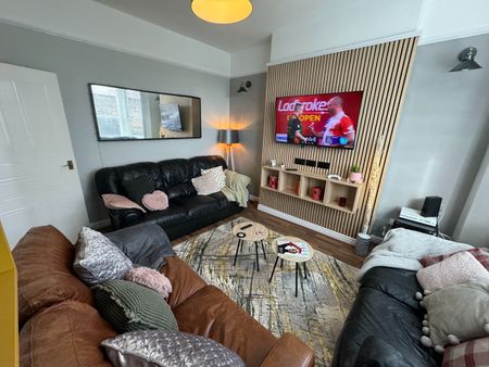 6 Bed End Terrace, Penny Lane, L18 - Photo 2