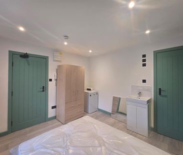 Wheatley Crescent, Hayes UB3, London - Photo 2