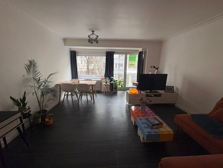Te huur, mooi gerenoveerd 2-slaapkamerappartement in de Rogierlaan, Oostende. - Photo 2