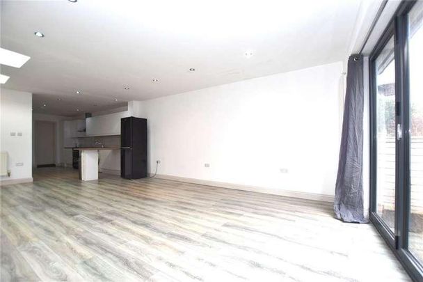 Whitehorse Lane, London, SE25 - Photo 1