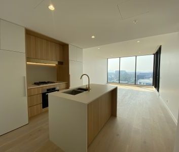 Stylish Living Meets Ultra Convenience - 2 BED - Photo 3