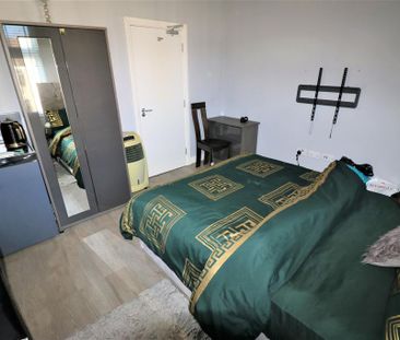 1 bedroom in a house share to rent - Photo 2