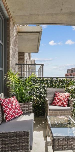 LUXURIOUS FULLY-FURNISHED CONDO - Photo 1