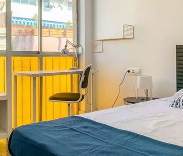 Carrer de l'Antiga Travessera, L'Hospitalet de Llobregat, Catalonia... - Photo 2