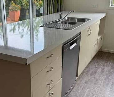 Charming 3BR Mosgiel Haven with large backyard - Photo 1