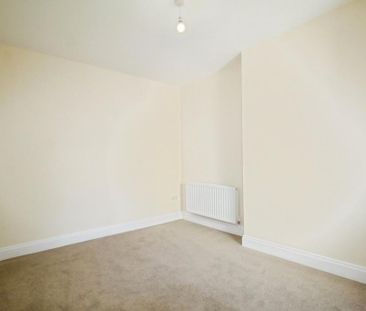 4 bedroom semi-detached house to rent - Photo 5