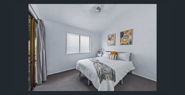 Prime Cannonvale location. Renovated Townhouse! - Photo 1