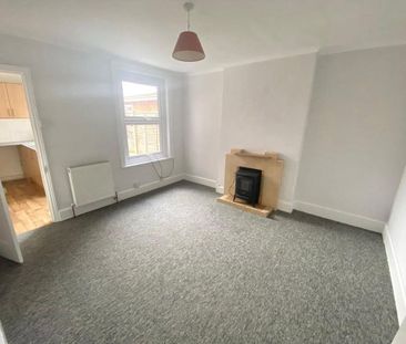 2 bedroom semi-detached house to rent - Photo 2