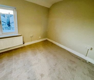 Heol Tregoning, LLANELLI - Photo 3