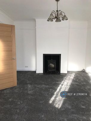 3 bedroom end of terrace house to rent - Photo 1