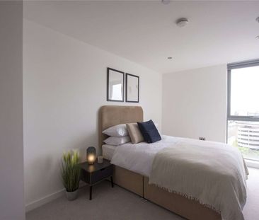 Rent in the iconic Thames Quarter building in the heart of Reading'... - Photo 4