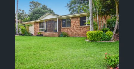 Charming Family Home with Spacious Yard - Photo 4