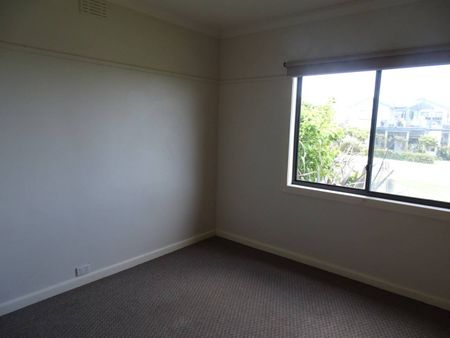 Close to town - Photo 2