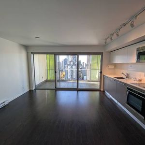 1 Bedroom Apartment + Den, 1 Bathroom, Great views of Downtown - Photo 2