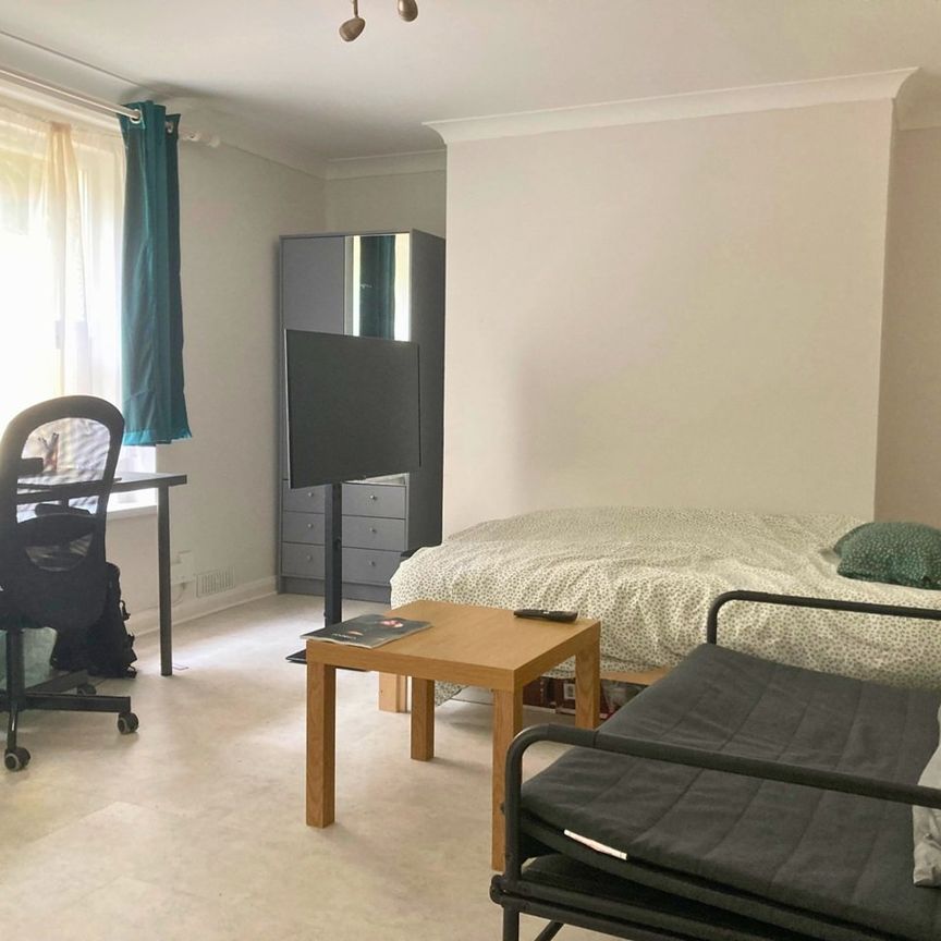 Studio Flat, Ashley Hill, BS7 - Photo 1