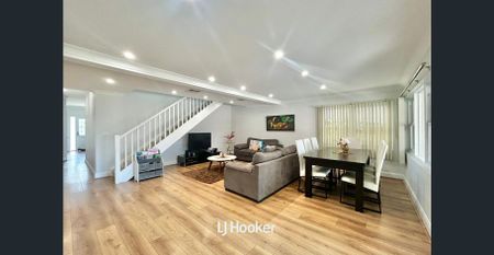 Elegant Family Residence in Desirable Walk St Ives Village Location - Photo 3