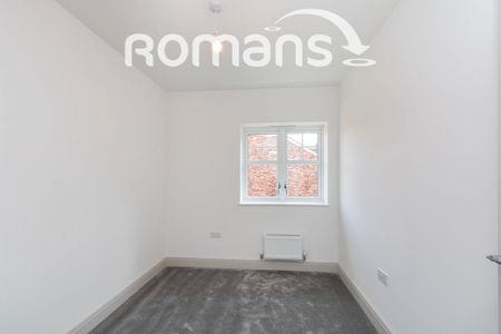 The Fairway, Fleet, GU51 - Photo 2