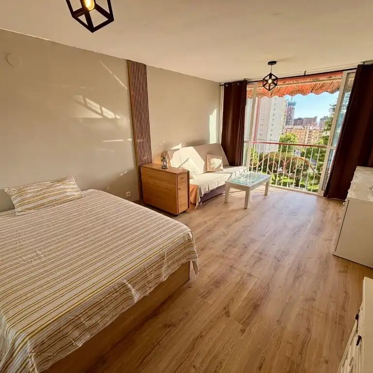 Estudio de alquiler en Avenida Paris, Rincón Alto - Foto 1